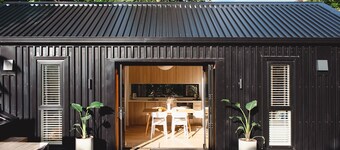 Unwind in an urban oasis w/sauna & garden views