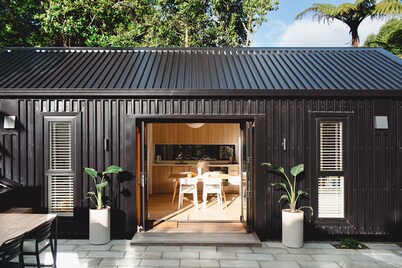 Unwind in an urban oasis w/sauna & garden views