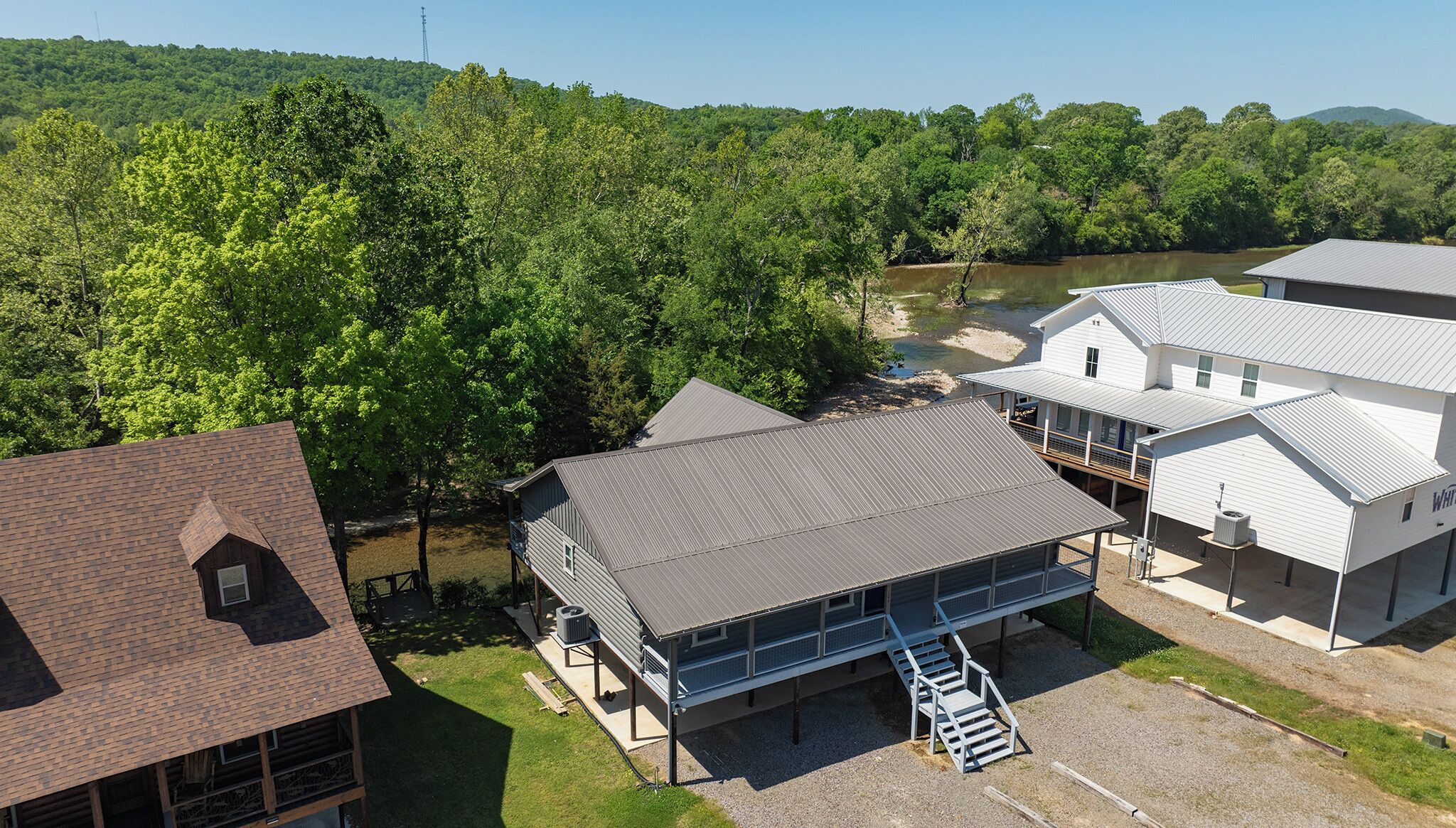 Happy Times on the Caddo: Sleeps 8 + Hot Tub!