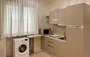 Fridge, stovetop