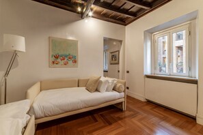 1 chambre, fer et planche à repasser, Wi-Fi, literie fournie