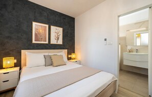 2 室のベッドルーム、旅行用ベビーベッド、WiFi (無料)、ベッドシーツ
