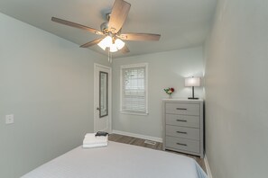 3 Schlafzimmer, Schreibtisch, Bügeleisen/Bügelbrett, kostenloses WLAN