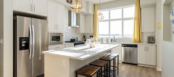 Sleeps 28~Events~FamilyReunions~4Kitchens~6FamilyRooms~12Bedrooms~9Bathrooms