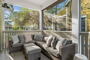 TV - Limited Time March Savings | Electric Cart, Close to Camp WaterColor, & Green Space Galore! (Santa Rosa Beach)