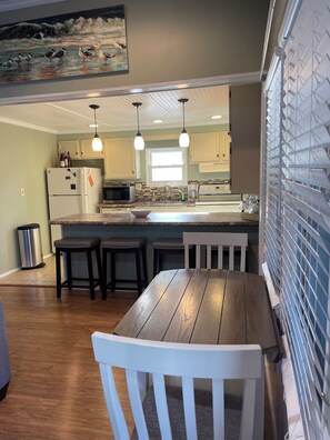 Fridge, microwave, oven, stovetop - Family-friendly Cottage minutes from the beach. Dogs welcomed- additional fee. (Surfside Beach)