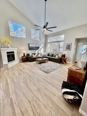 スマートテレビ、暖炉