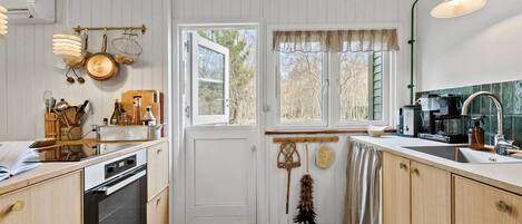 Fridge, stovetop, dishwasher, coffee/tea maker