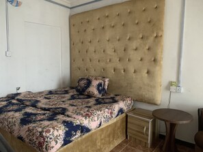 Classic Single Room, City View | In-room safe, desk, laptop workspace, soundproofing - New Travellers Lodge (Lekki)