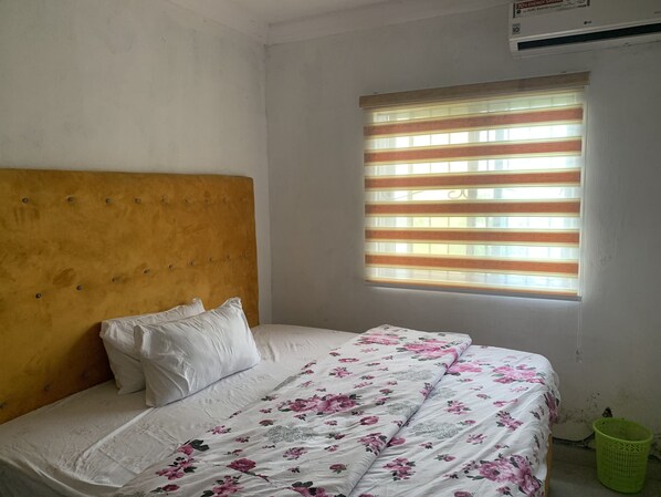 Classic Single Room, City View | In-room safe, desk, laptop workspace, soundproofing