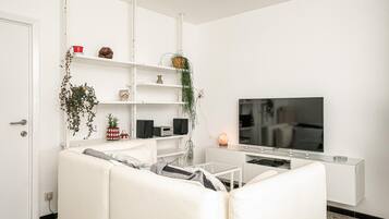 Smart-TV, DVD-Player, Stereoanlage