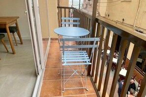 Outdoor dining - First line, center. 2 bedrooms by 10ToSea (Fuengirola)