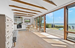 TV - 2 bedroom beach front home in Rønde (Rønde)