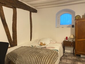 4 chambres, fer et planche à repasser, Wi-Fi, draps fournis