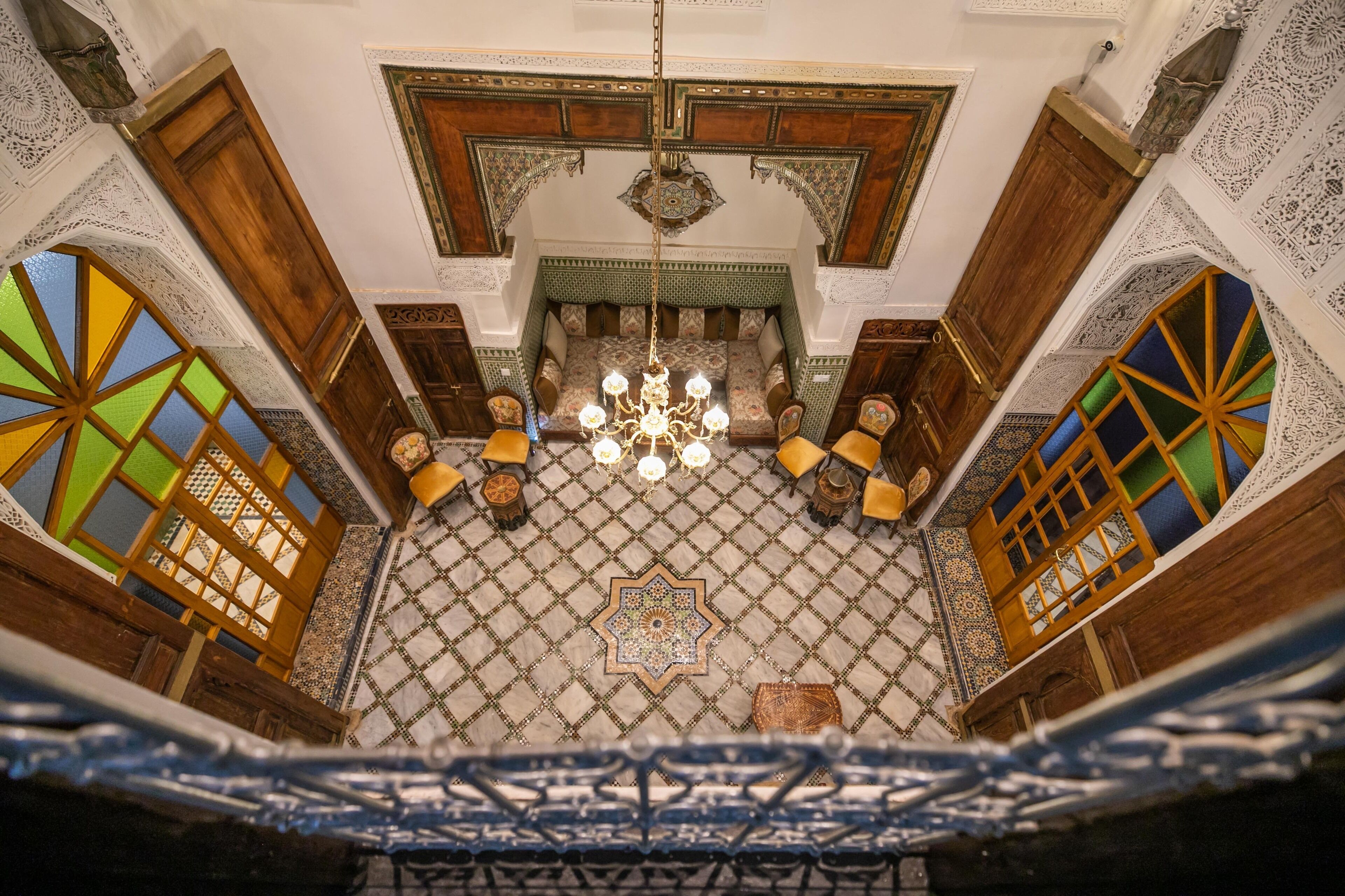 Hiên