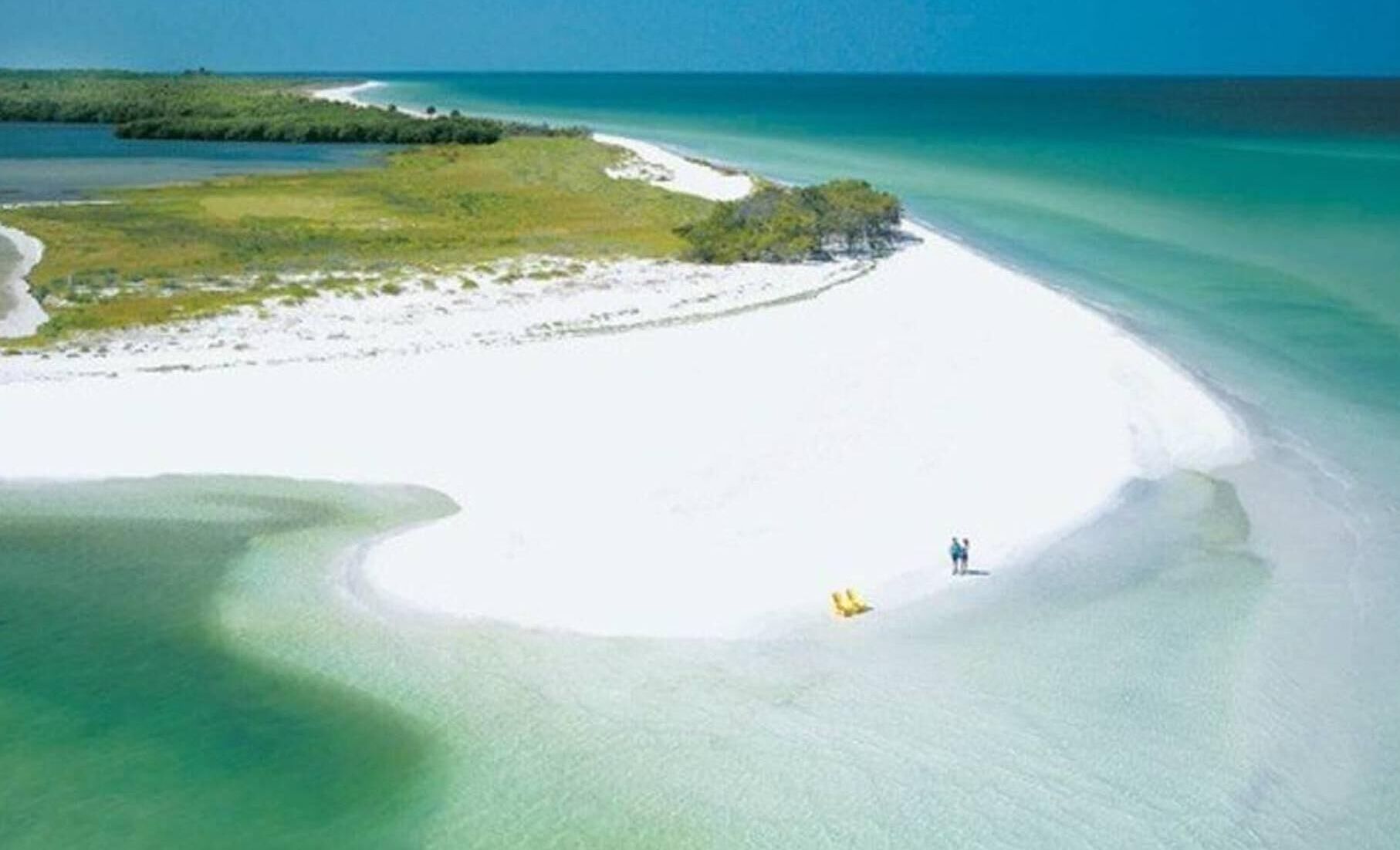 Rent a boat to go to the islands