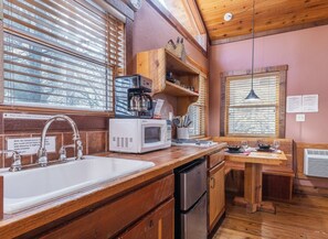 Mikrobølgeovn, ovn, kogeplade, kaffe-/temaskine