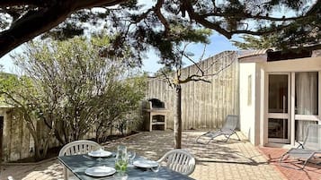 Enjoy an outdoor dining experience under the shade of a large tree.