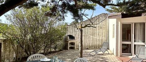 屋外ダイニングエリア