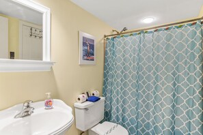 Shower, hair dryer, towels, soap - 2 Story Penthouse 2504 The Quay Epic Views (Ocean City)
