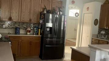 Micro-ondes, four, plaque de cuisson