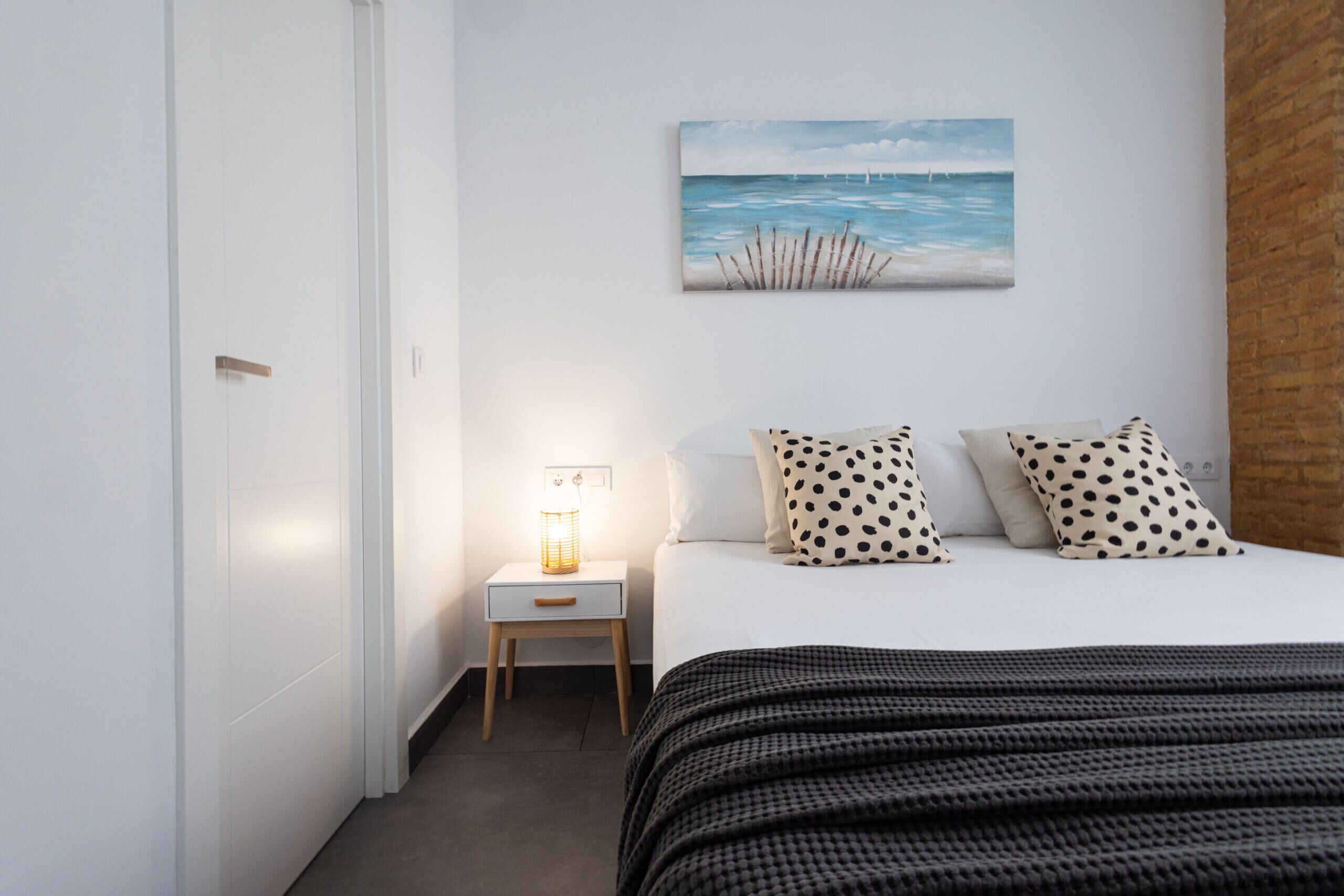 1 habitación, tabla de planchar con plancha, wifi gratis y ropa de cama 