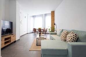 TV - The Patraix Apartment 03 by Florit Flats (Valencia)