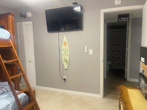 2 室のベッドルーム、WiFi (無料)、ベッドシーツ