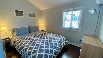 4 bedrooms, WiFi, bed sheets, wheelchair access