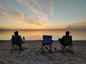 Beach nearby - Entire Bungalow in Wasaga Beach ⛱️  (Wasaga Beach)