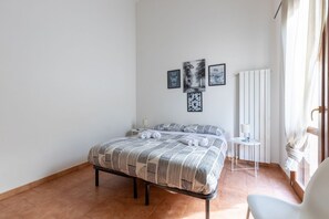 2 室のベッドルーム、アイロン / アイロン台、WiFi、ベッドシーツ