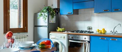 Réfrigérateur, four, plaque de cuisson, lave-vaisselle