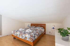 1 bedroom, iron/ironing board, WiFi, bed sheets - Four Shades of Pisa - Blue Studio Apartment (Pisa)