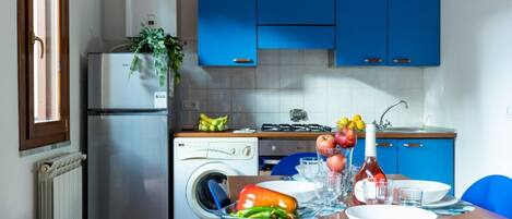 Réfrigérateur, four, plaque de cuisson, lave-vaisselle