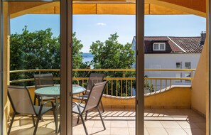 Outdoor dining - Stunning apartment in Dramalj with WiFi (Dramalj)