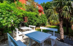 Outdoor dining - 1 bedroom beautiful apartment in Dramalj (Dramalj)