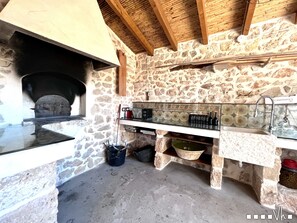 Jääkaappi, mikroaaltouuni, uuni, astianpesukone