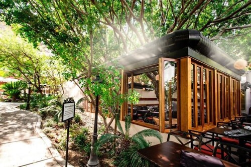 Downtown Palm Springs Resort - Sleeps 4! Coachella-Easter week.