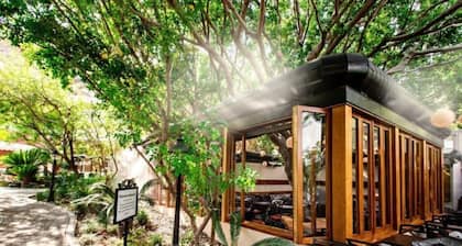 Downtown Palm Springs Resort - Sleeps 4! Coachella-Easter week.