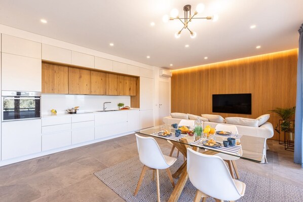 Dining - Modern Family Apt in Sorrento with Views (Sorrento)