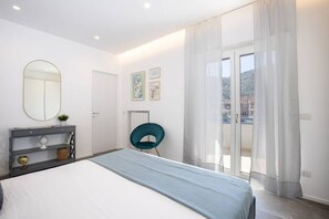 3 bedrooms, desk, iron/ironing board, travel cot - Modern Family Apt in Sorrento with Views (Sorrento)