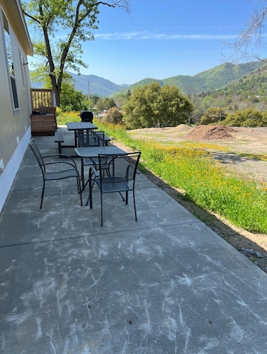 Relax with the whole family and friends at this peaceful place to stay. 