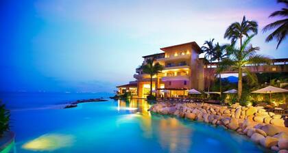 Award Winning 3-BR PH Prime Oceanfront at Garza Blanca Resort W/Butler & Chef
