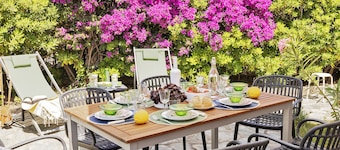 Pleasant villa, with several outdoor spaces, close to Bastia, and the sea.