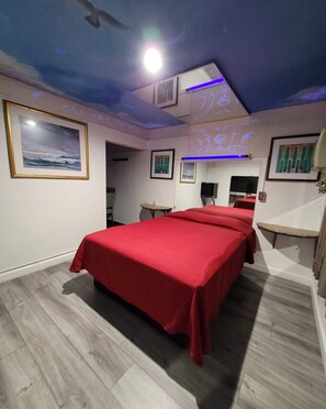 Basic Single Room - Carlo Motel (Los Angeles)