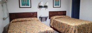 Camera Basic con letto matrimoniale o 2 letti singoli | Wi-Fi gratuito