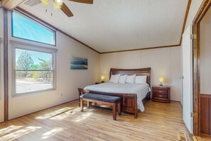 3 habitaciones, tabla de planchar con plancha, wifi y ropa de cama 