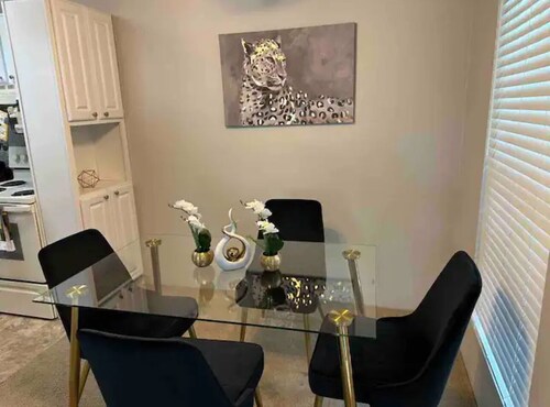 NEW Cozy & Luxe 2Bed Apt w/ patio and work space