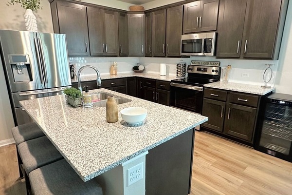 Frigorífic, microones, forn i placa de cuina