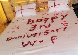 Honeymoon Double Room | Egyptian cotton sheets, premium bedding, down duvets, pillow-top beds - orchid huts (Ajloun)